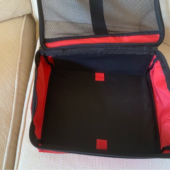 Victorinox 7 piece Toiletry Bag, Packing Cube and Packing Sleeve set - Picture 7 of 14